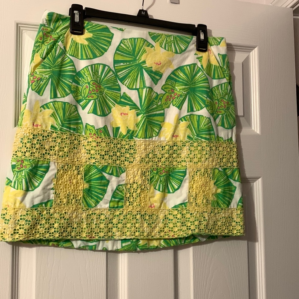 Lilly Pulitzer frog and Lilly pad skirt size 6
